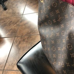 Meet your Posher, Leslie